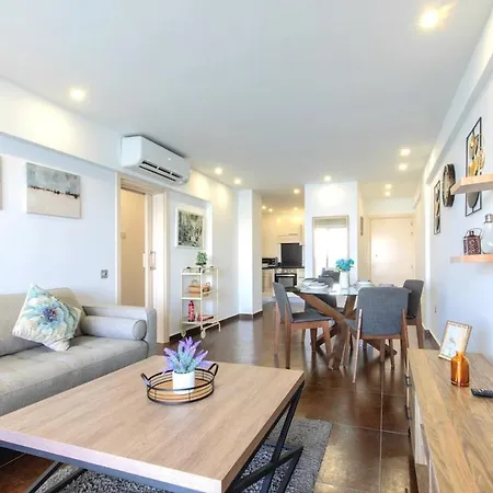 Apartamento Sea View With Pool - Relax By The Coast Larnaca