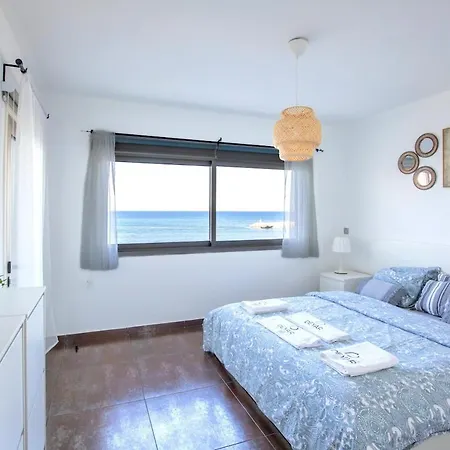 Sea View With Pool - Relax By The Coast Larnaka