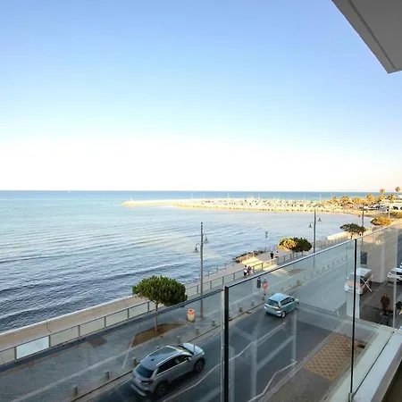 Sea View With Pool - Relax By The Coast דירה לרנקה